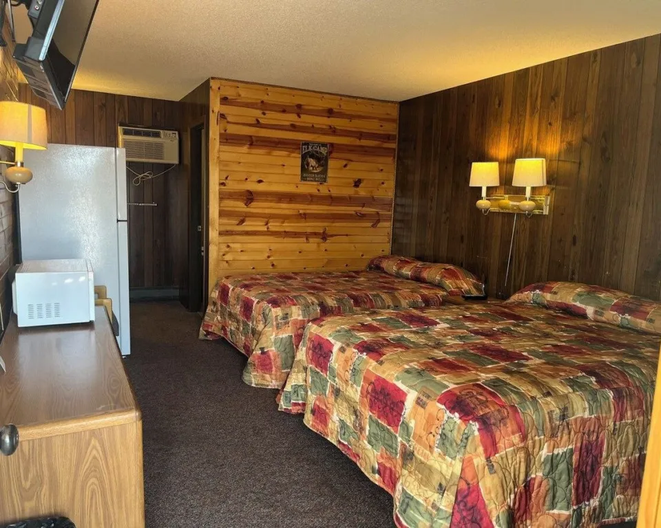 Standard Double Room with two beds, warm lamps, mini fridge and microwave